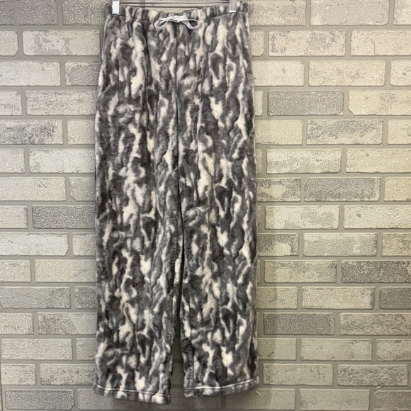 Rongtai Other - Cozy Gray & White Fuzzy Pajama Pants Size Small